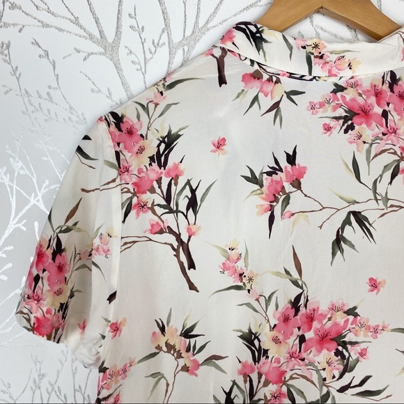 VINTAGE 100% Silk Floral Button-Front Blouse Boxy - Picture 4 of 9